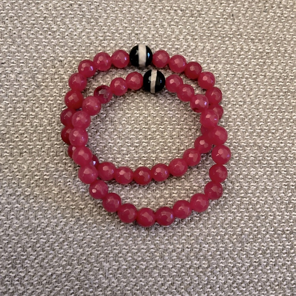 Pair of agate beads stretch bracelet with Tibetan dzi accent bead. NWOT